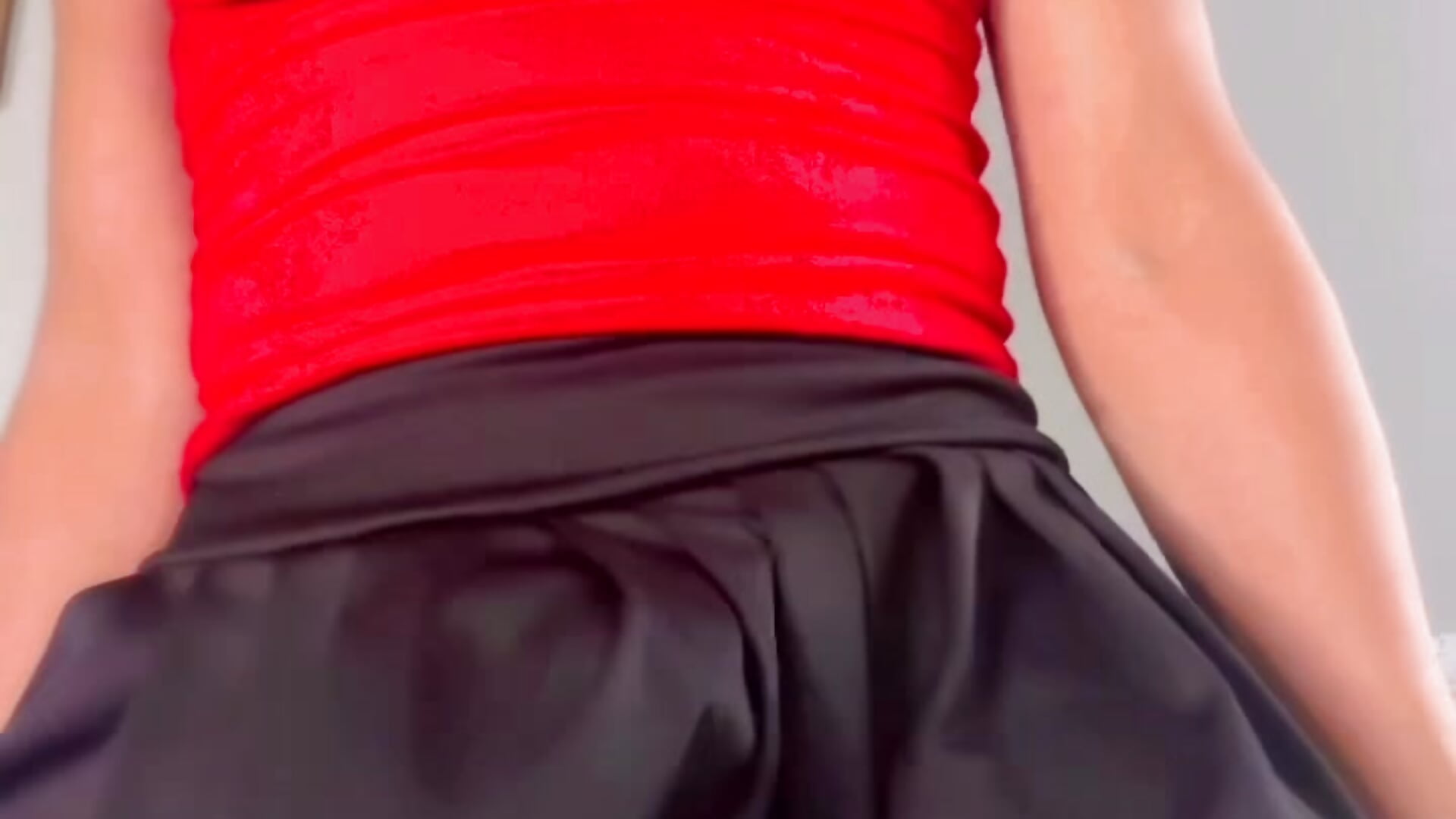 What Am I Hiding Under My Skirt? - video by TSLinda1 cam model