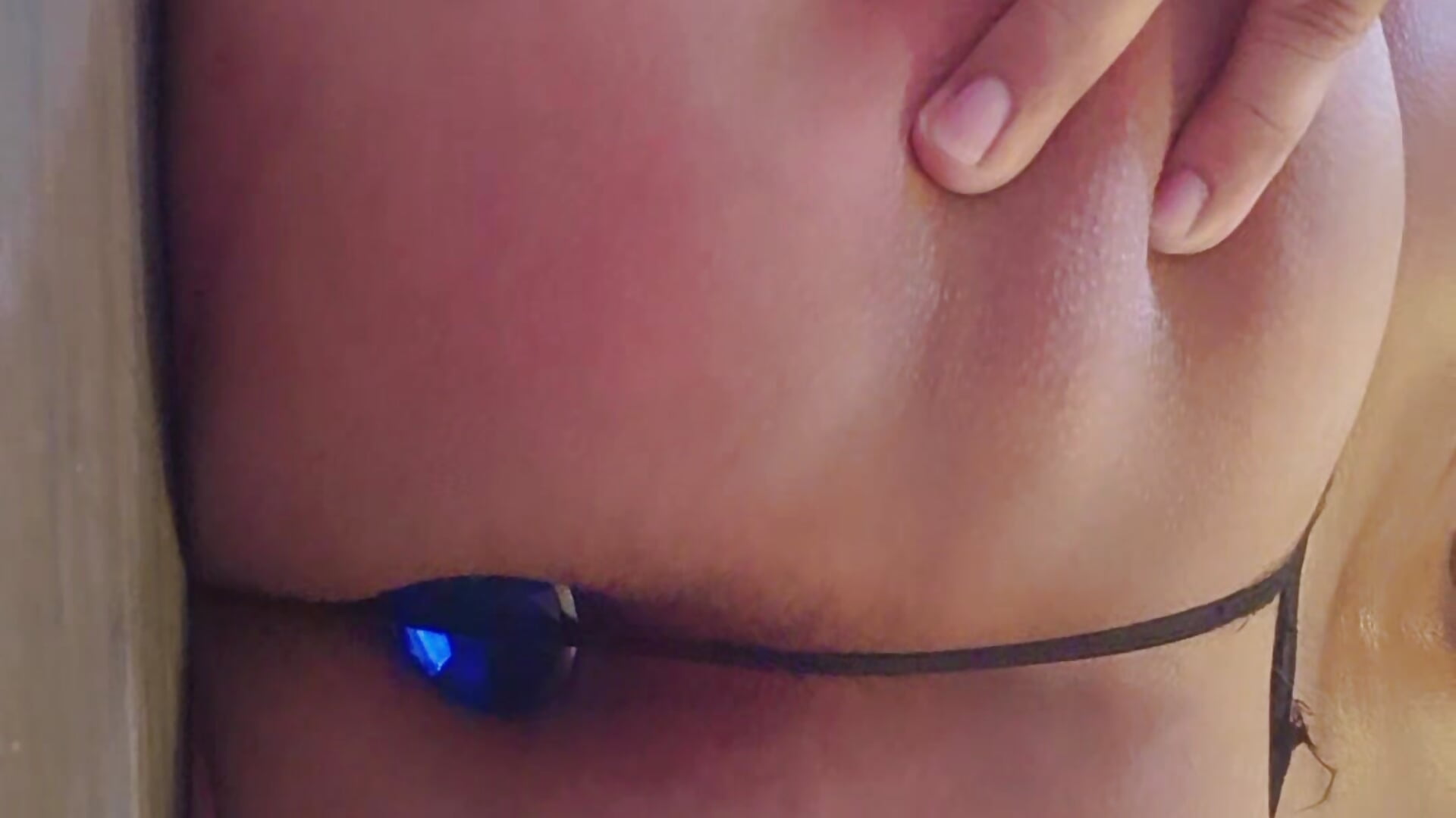 Plug anal twerk - video oleh OsirisXandXXX