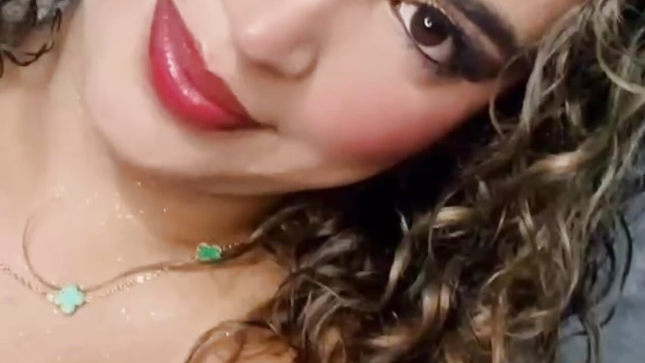 I’m waiting for you... are you running late? - clip cu Grecia-sky model videochat