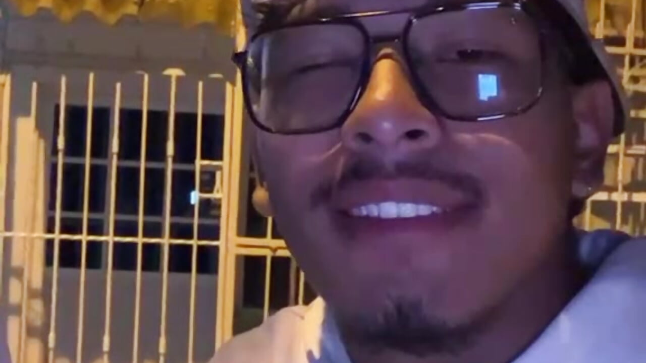 hey - video oleh matheus_king kamera model