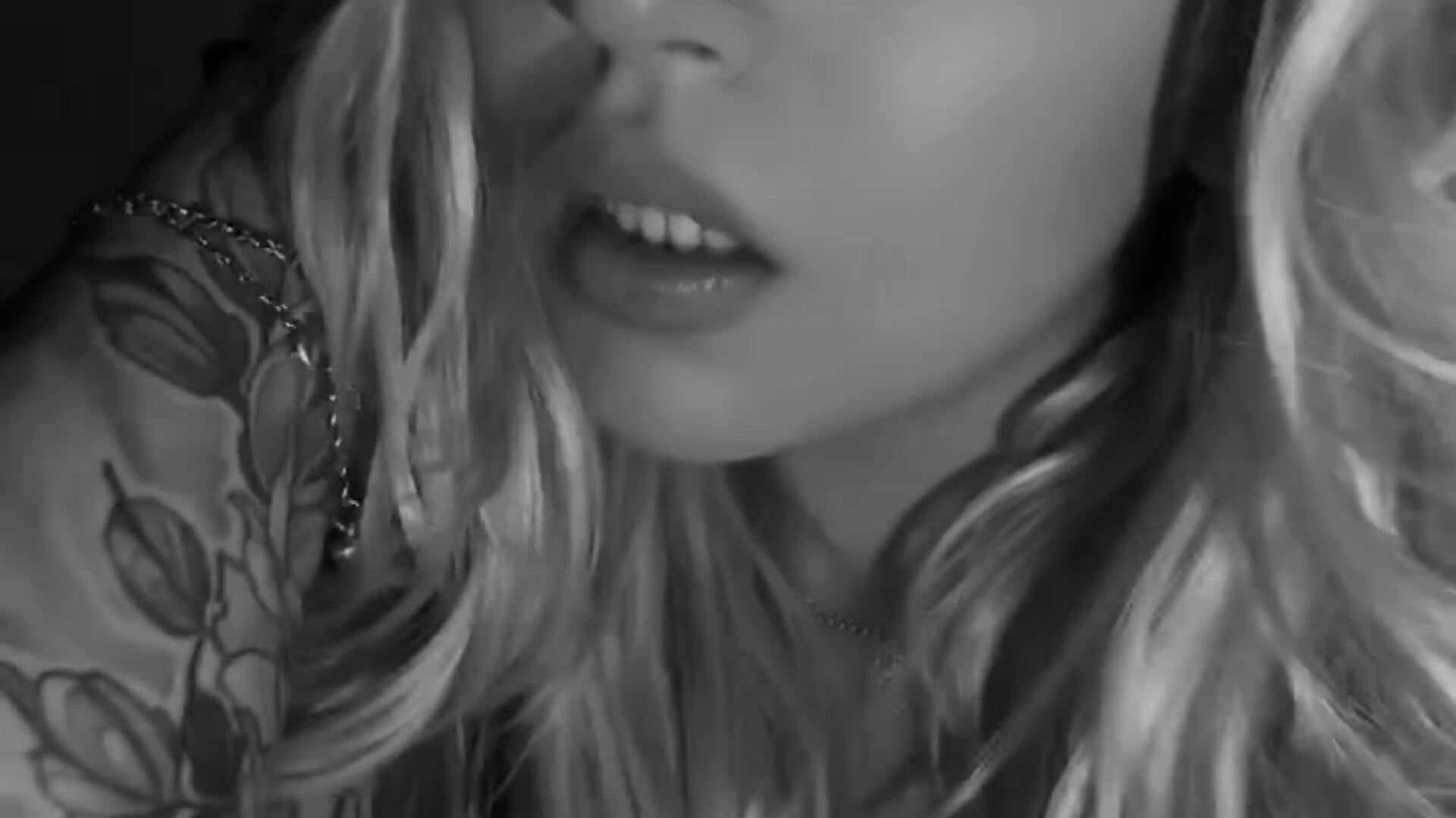 💋 - video by ChinAlbaugh cam model