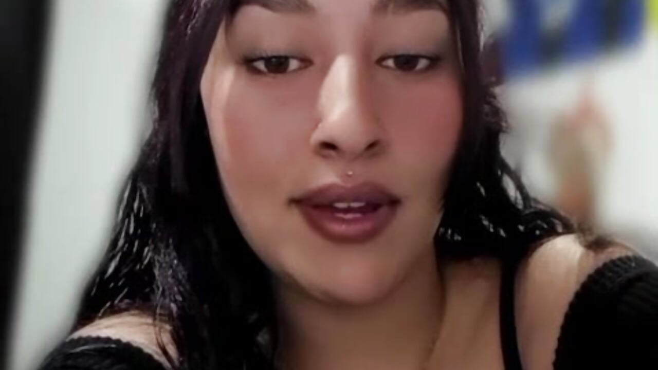 PIERCINGS – video modela na kameri NIKII_POOL