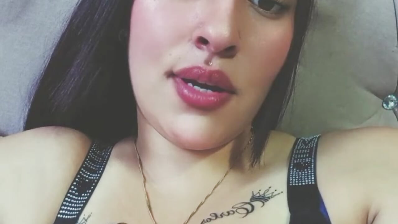 TATTOOS – video modela na kameri NIKII_POOL