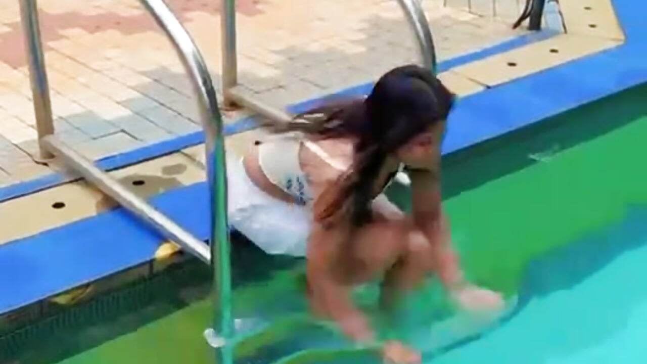 Swimming video - video của người mẫu cam Hot_Myra