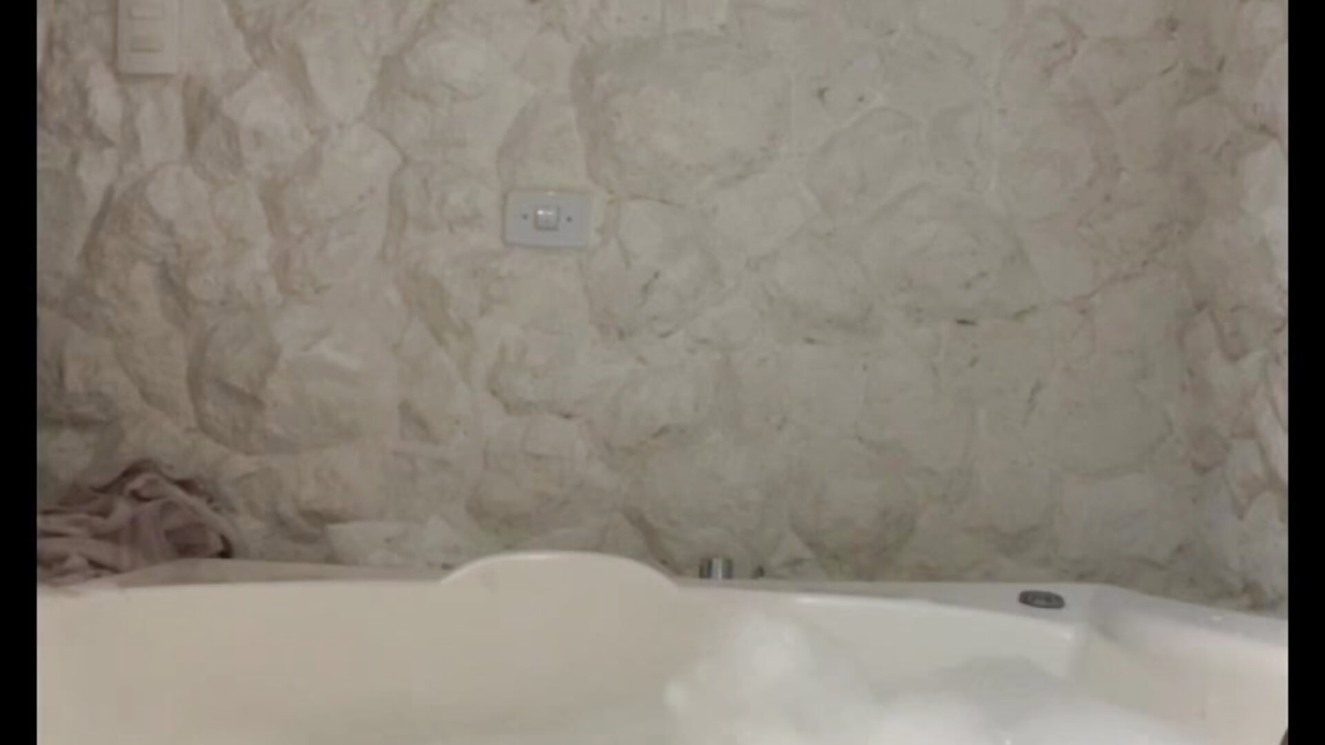 My secret Garden - Bathtub Bubbles - video di Margot_de_Valois modella di cam