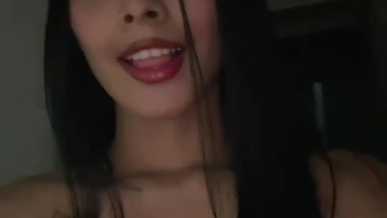 Hi, I'm mia – video od webkamerové modelky _MiaJhonson
