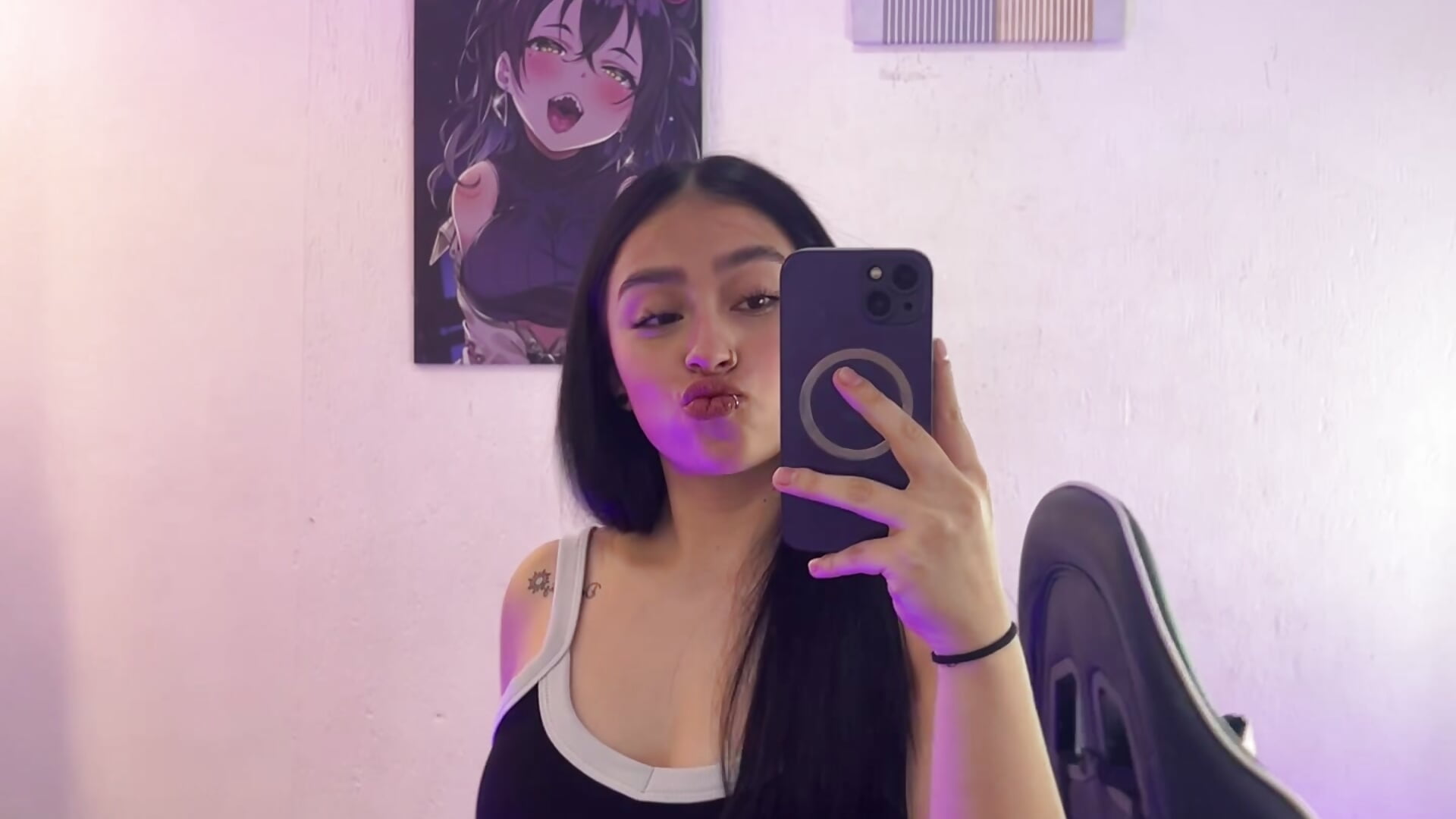 Muak 💋 - video by Rayne_cami cam model