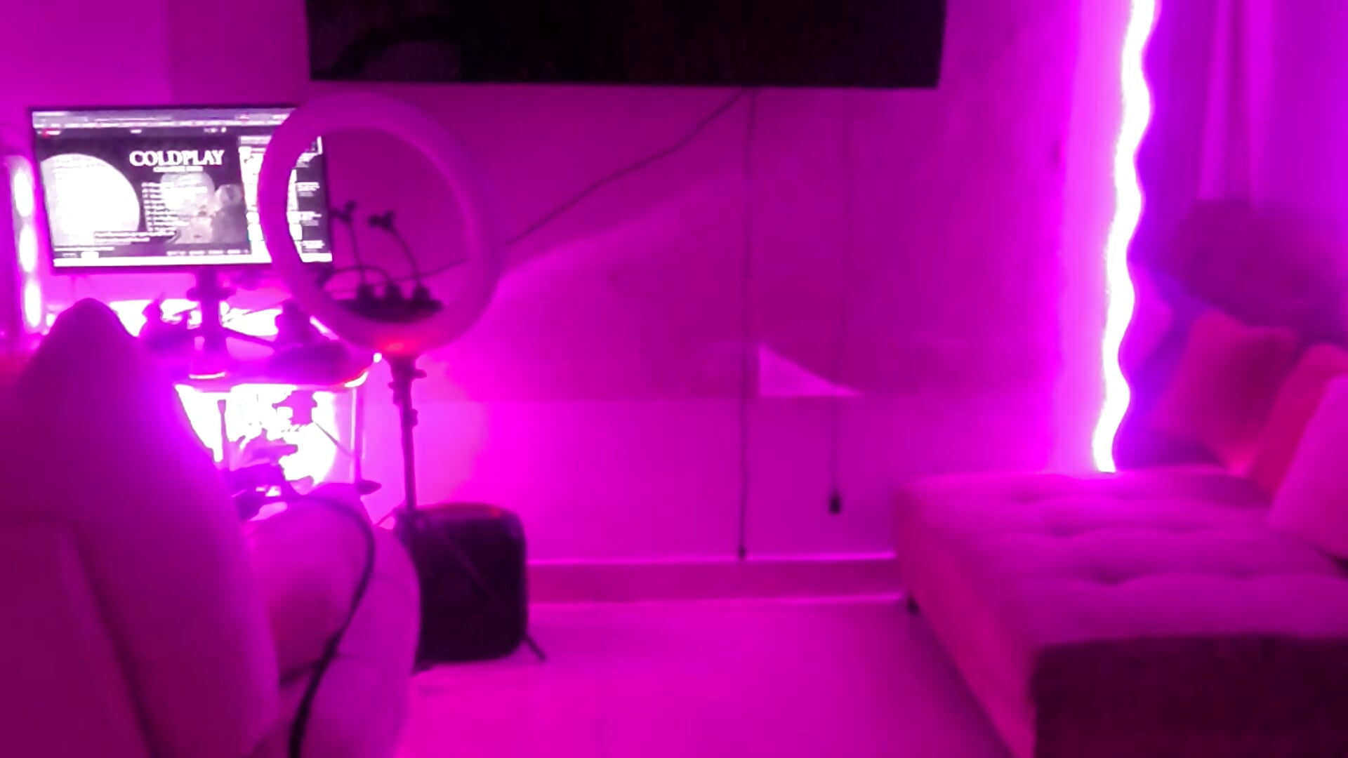 Gaming room - video di LuciaLaurent modella di cam