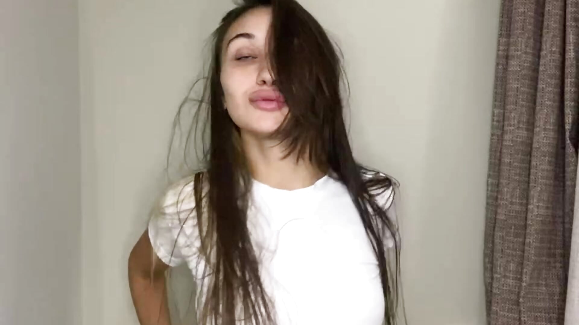 Do you like the way I look today? - vídeo de MelodyCarnillo
