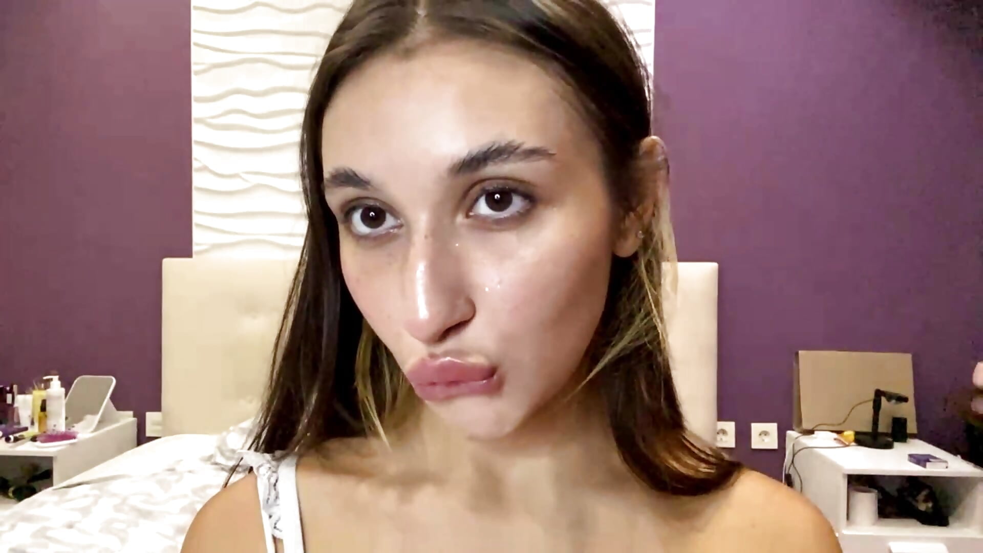 Tell me in Pm what you will do with my sweet lips ;) - video di MelodyCarnillo modella di cam