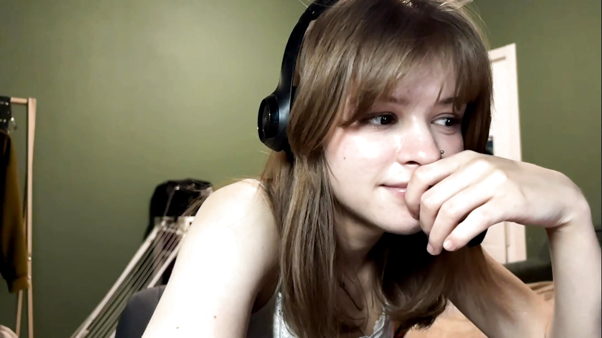 HELLO! – video af SkyeTeoh cam-model