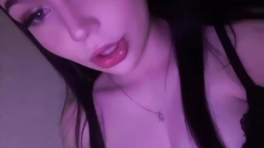 Pretty Lil' Trouble 💋 – video modela na kameri EileenKowalske