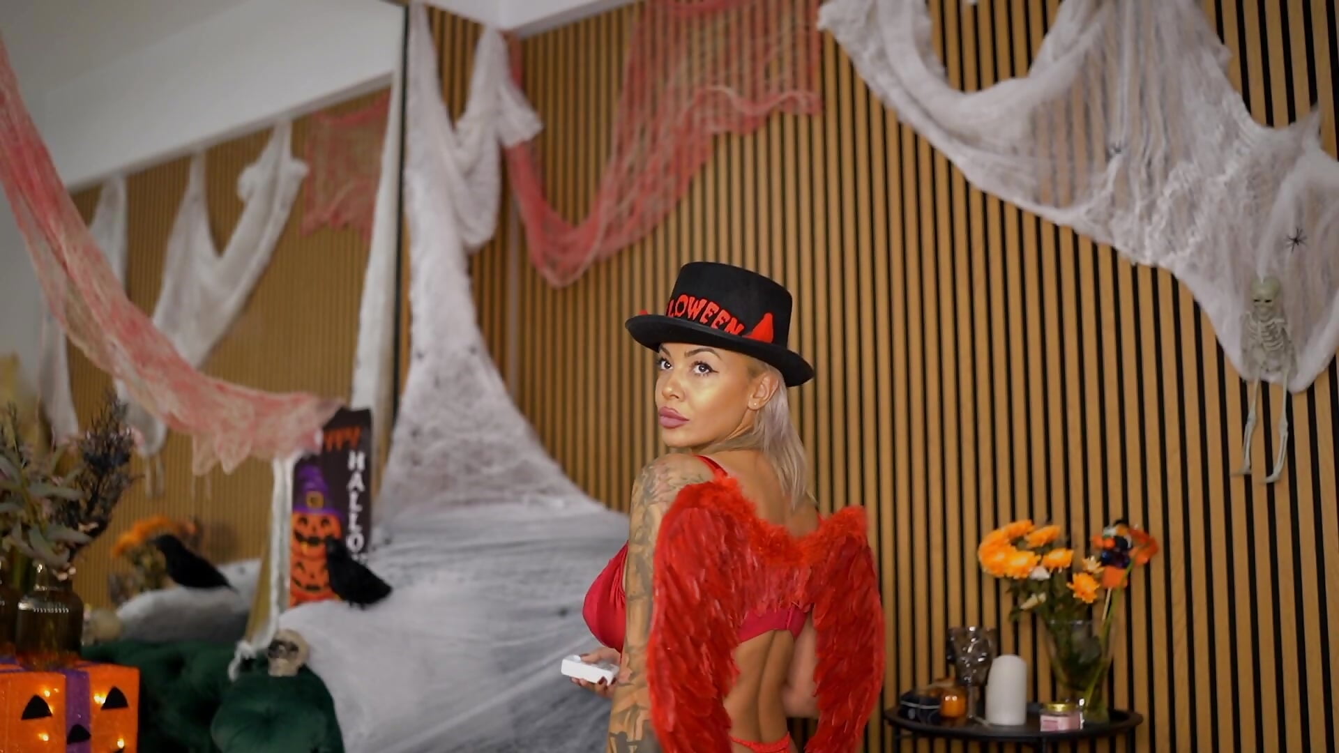 Hallowen Party - video by NaomiBlakee