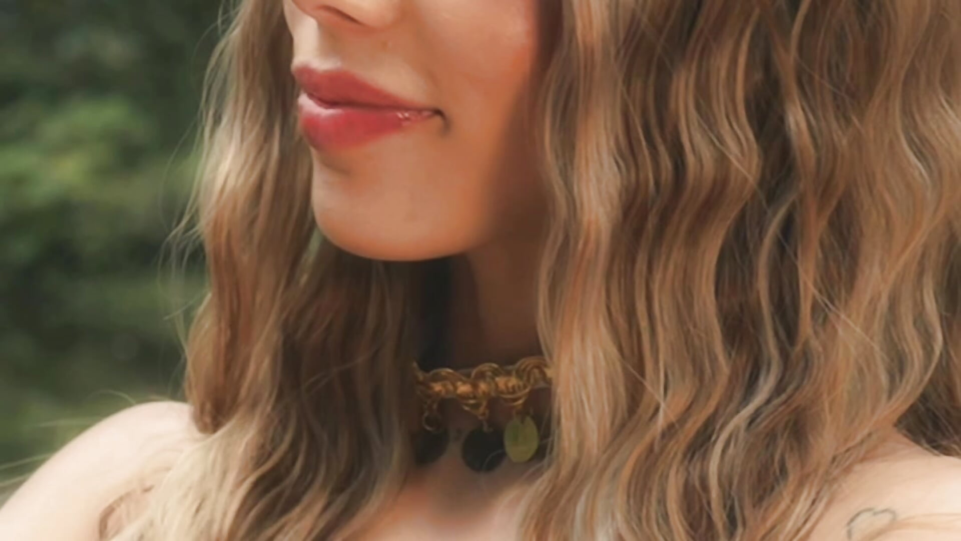 Love me - فيديو من Miasterling__