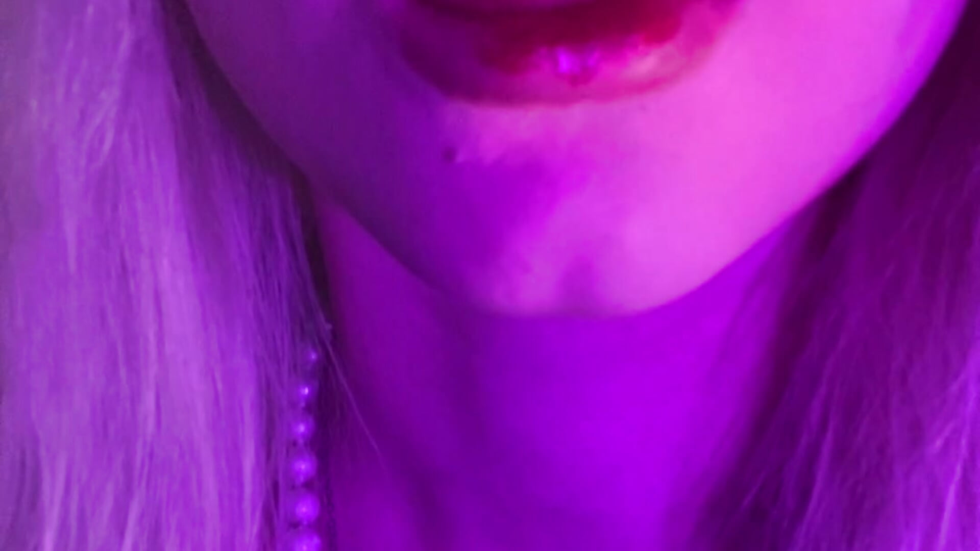 Piercing– PaleSuccubus kameramodell videója