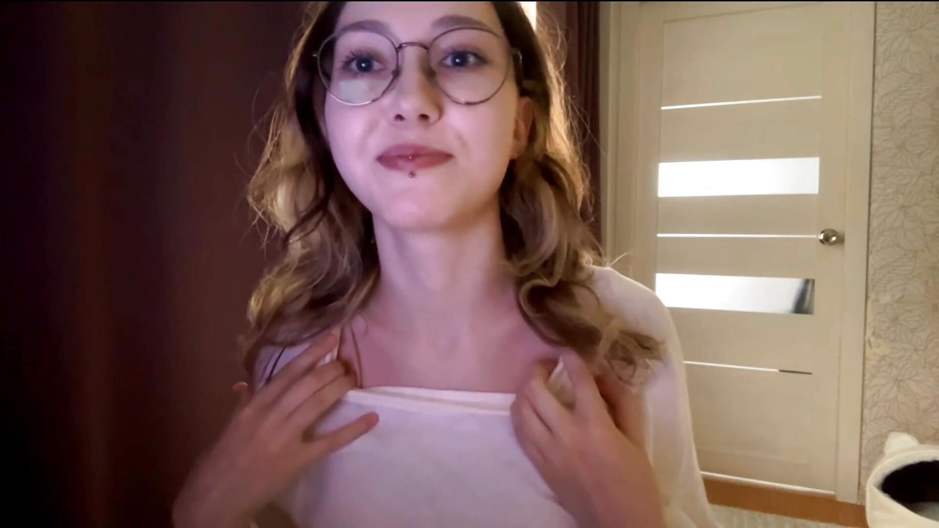 Collarbones tease