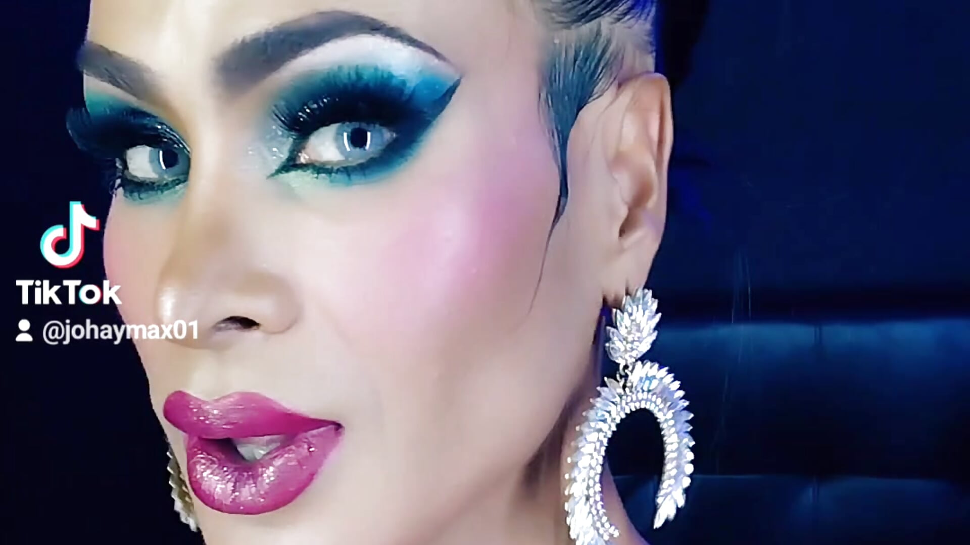 Queen - video by julieta_Bambam cam model