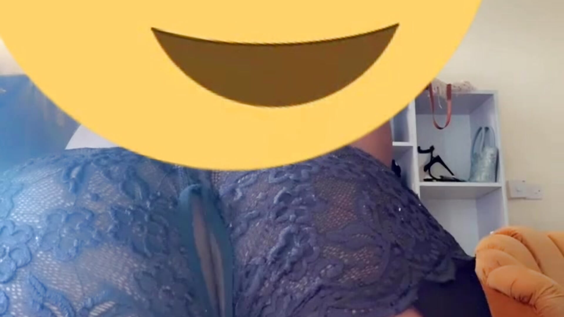 A1FE5D05-F77B-451B-BA6B-6B6D819D0A7E - clip cu Everli model videochat