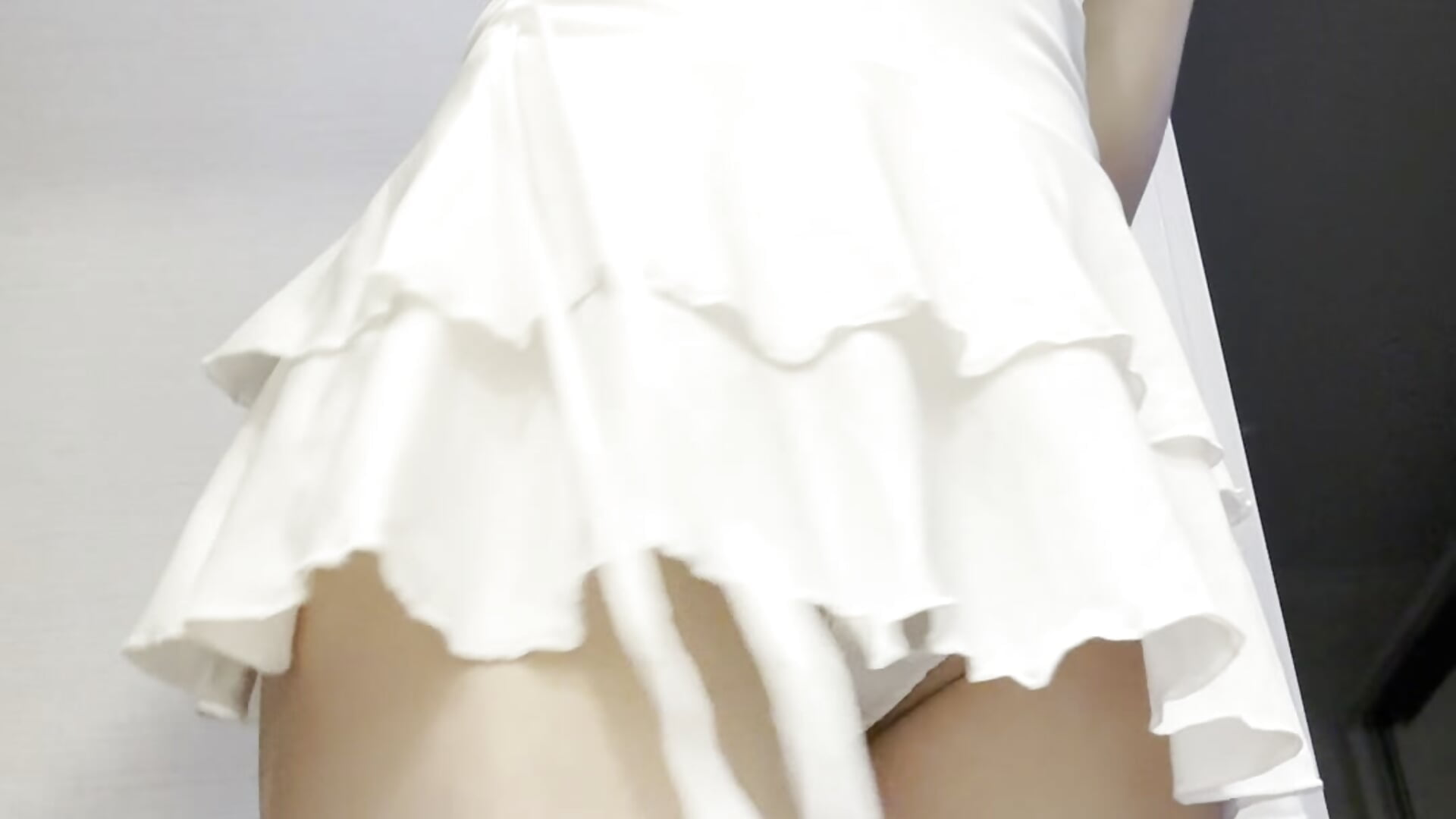 under the skirt — filmik TeaseXplease, modela(-lki) na kamerkach