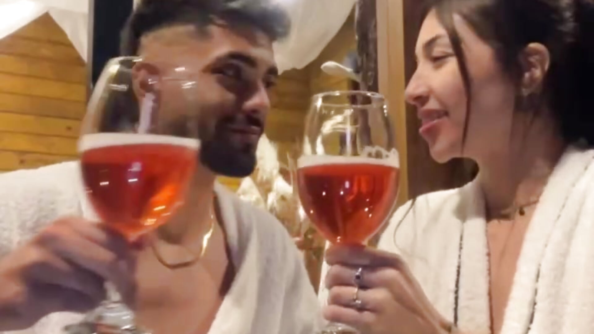 a drink to introduce ourselves - відео від Alessia_Mathew