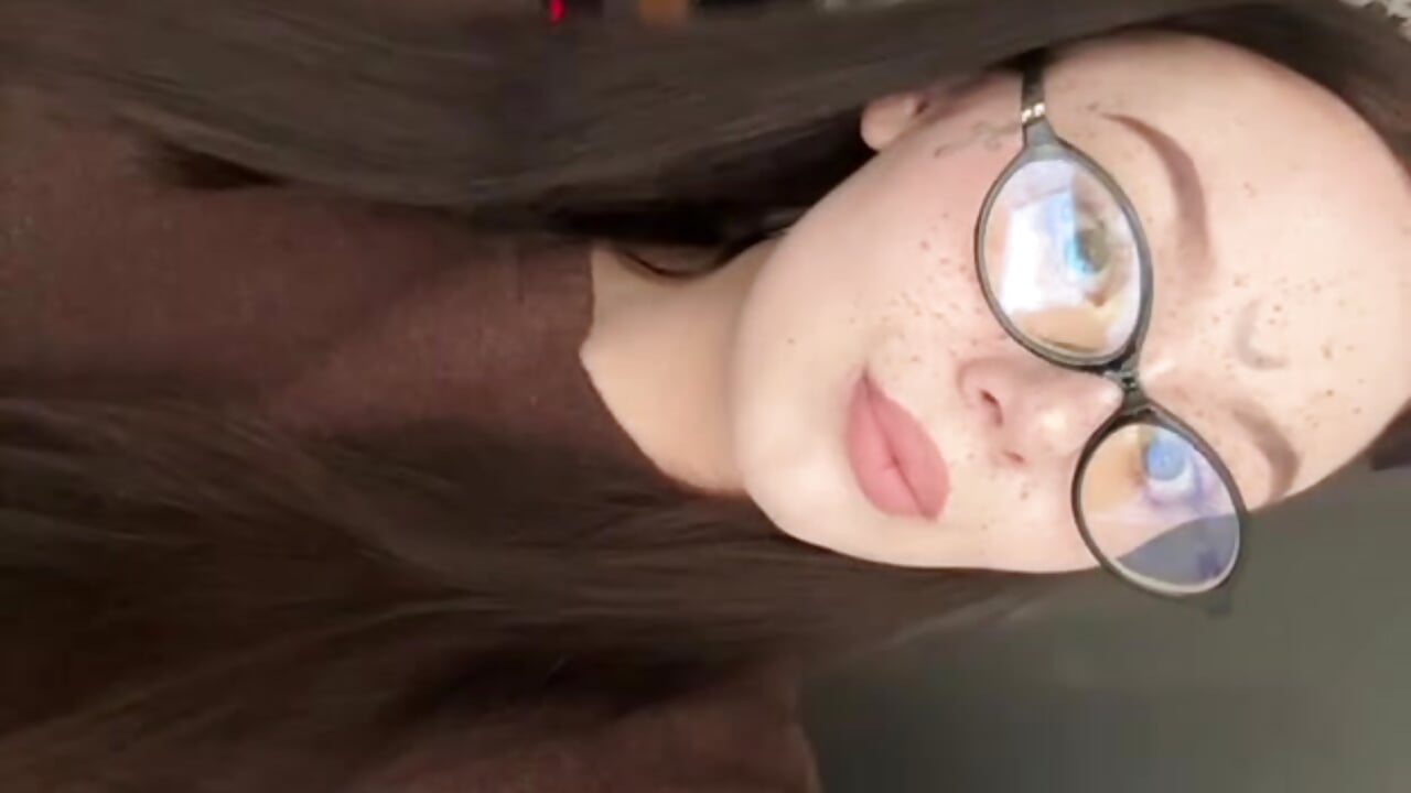 Hey guys im Eva – EvaEvening videója