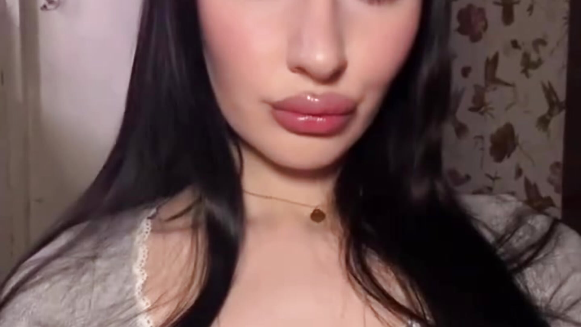 instaguuuurl – video modela na kameri RogersLina