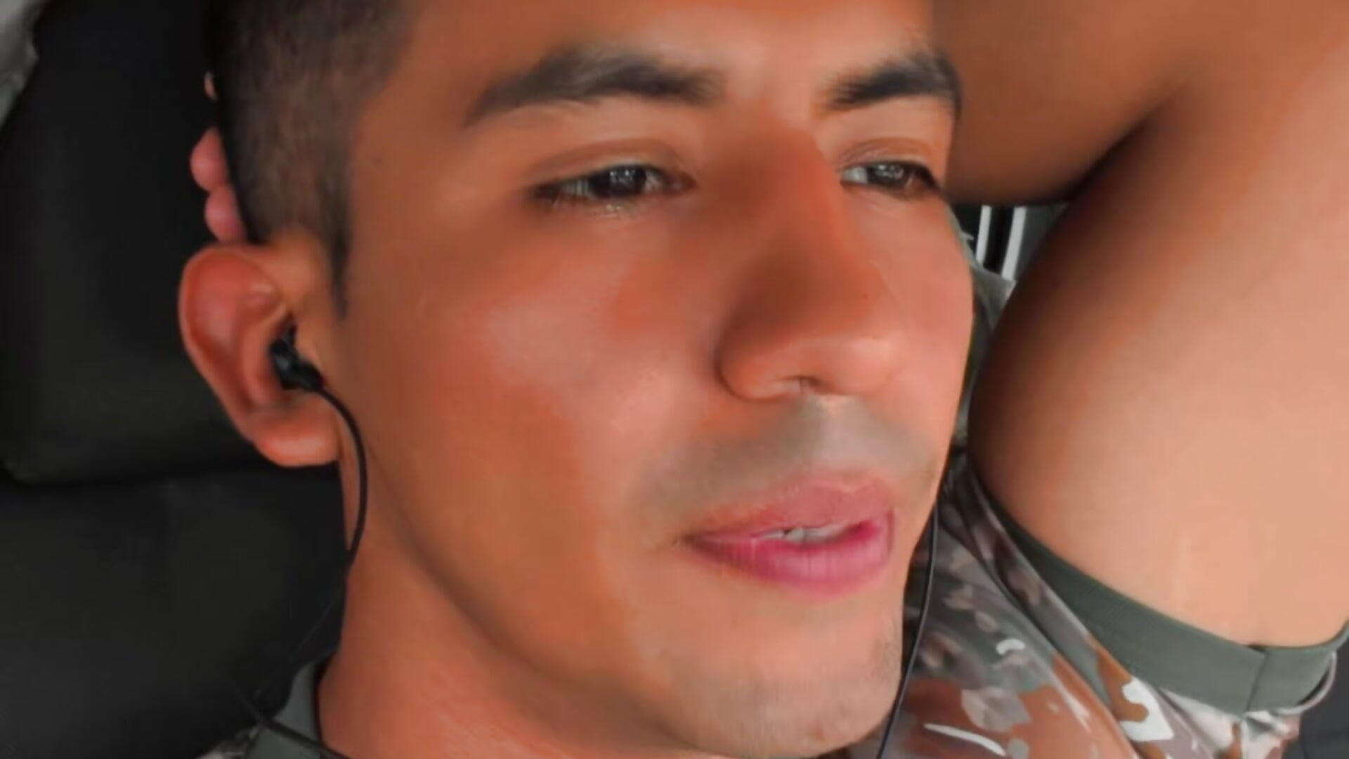 Sin pena 🎧 – video modela na kameri Alexismav
