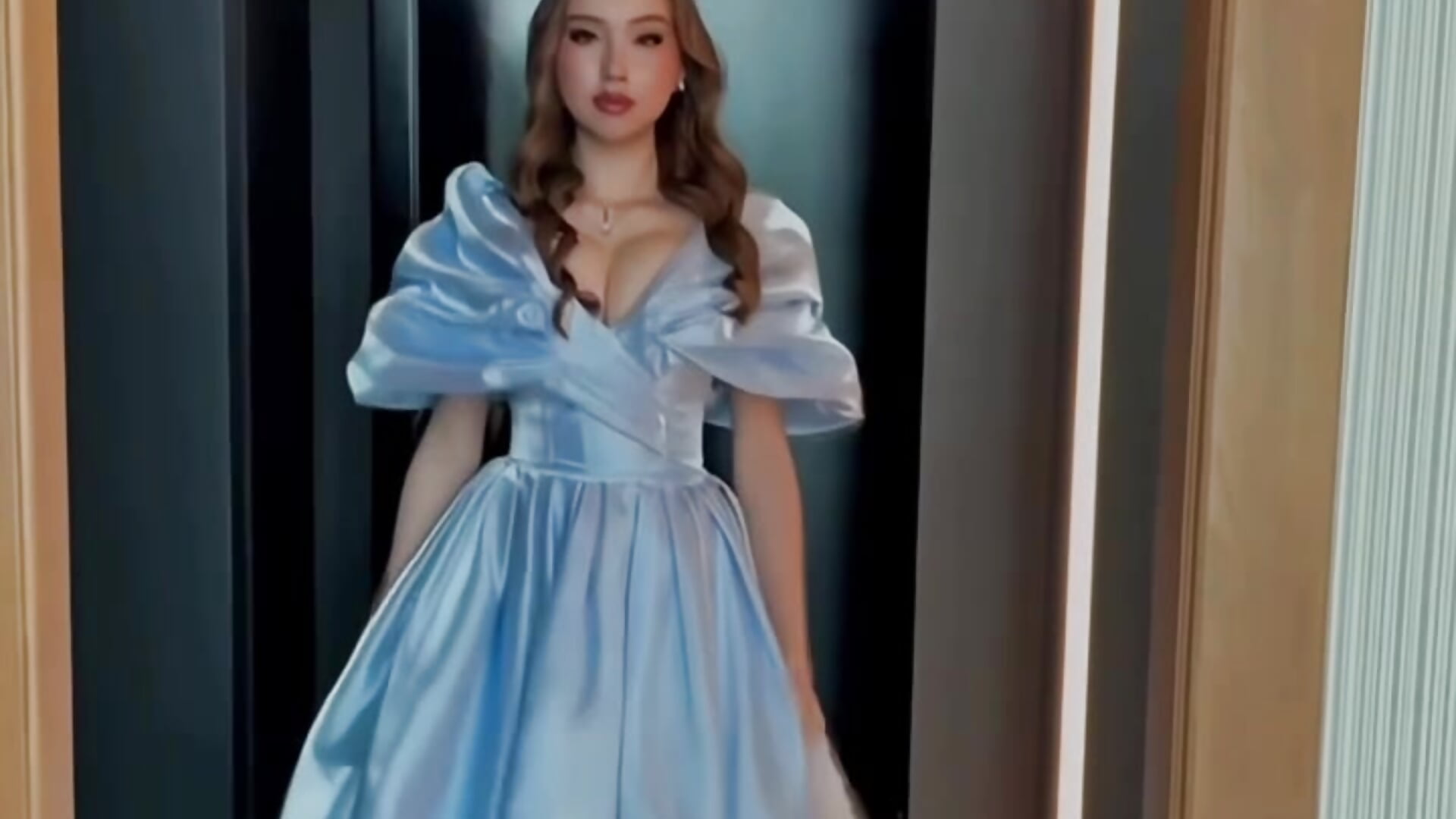 And one more walk! - vidéo du modèle de showcams AleenBoho