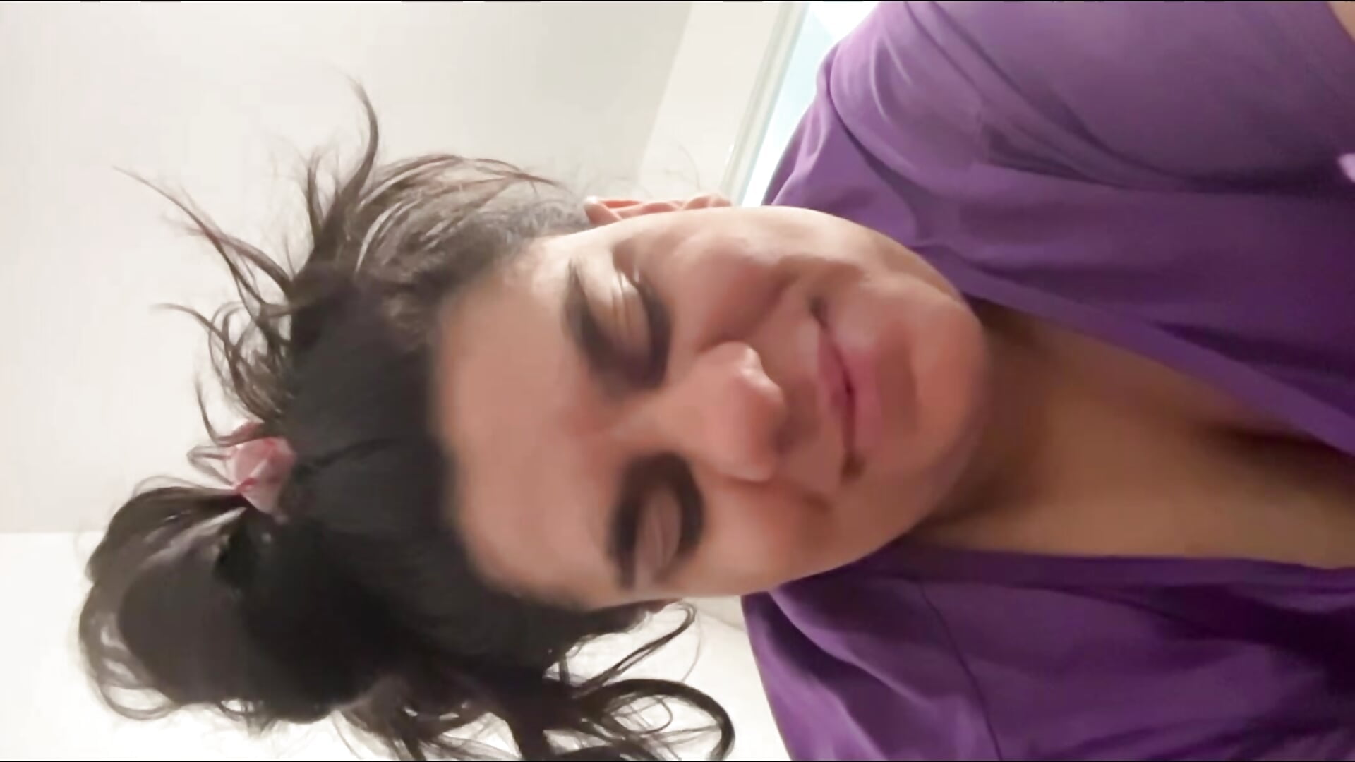 grinding on my wand - face view — filmik YourCurvyFantasy