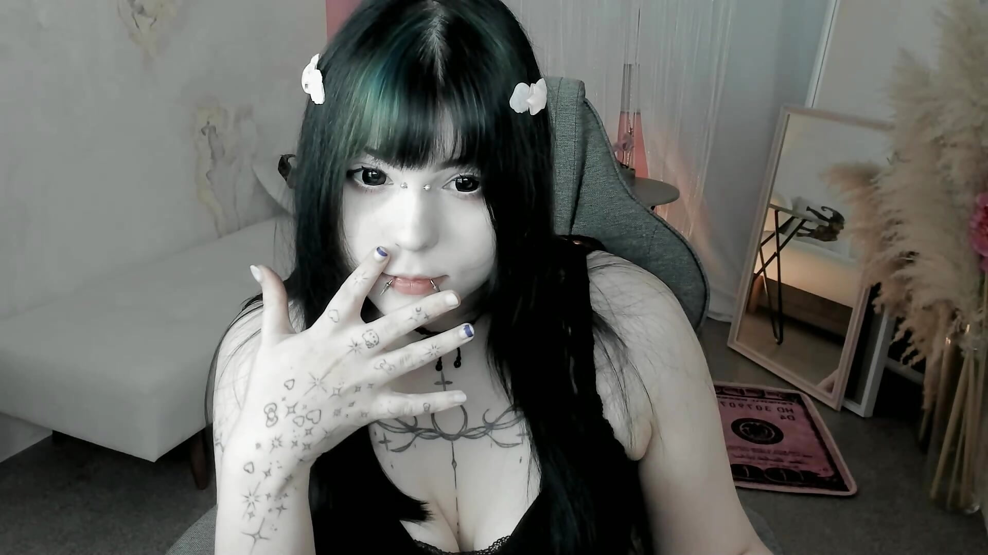 mee!! ^3^ - video by Yuvelli cam model