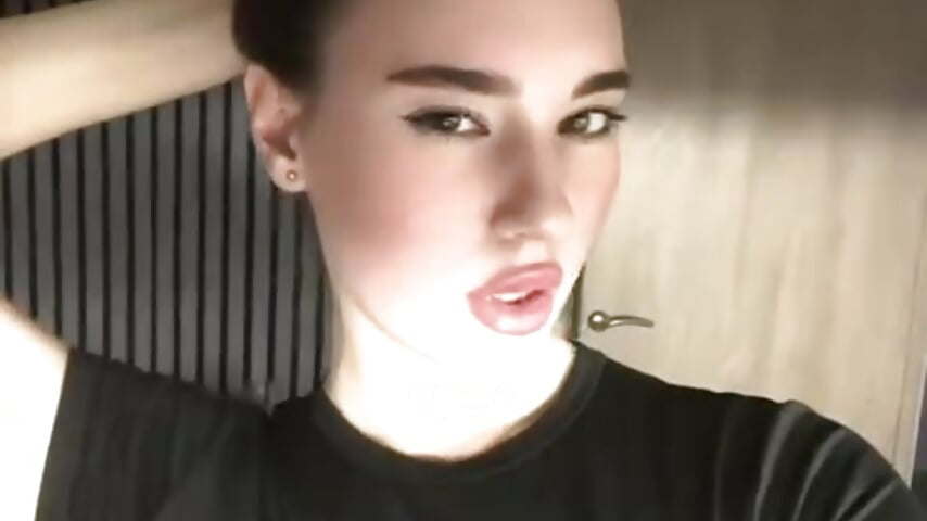 Me🥰 - วิดีโอโดย GeorgeannaYellen โมเดลแคม