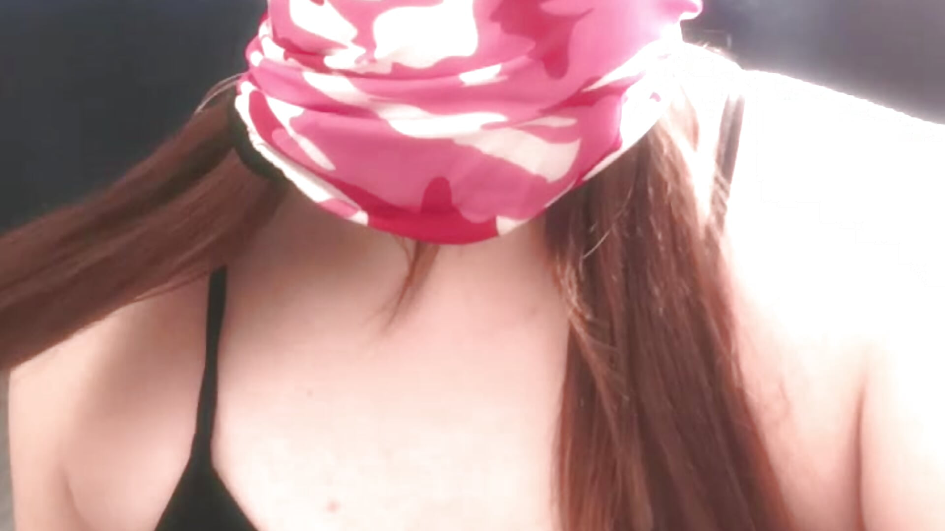 in a mask – video af MilaBlushes