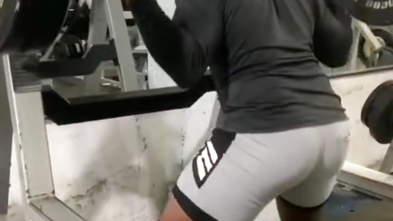 squats - סרטון של BBC_lovense69, דוגמן/ית מצלמה
