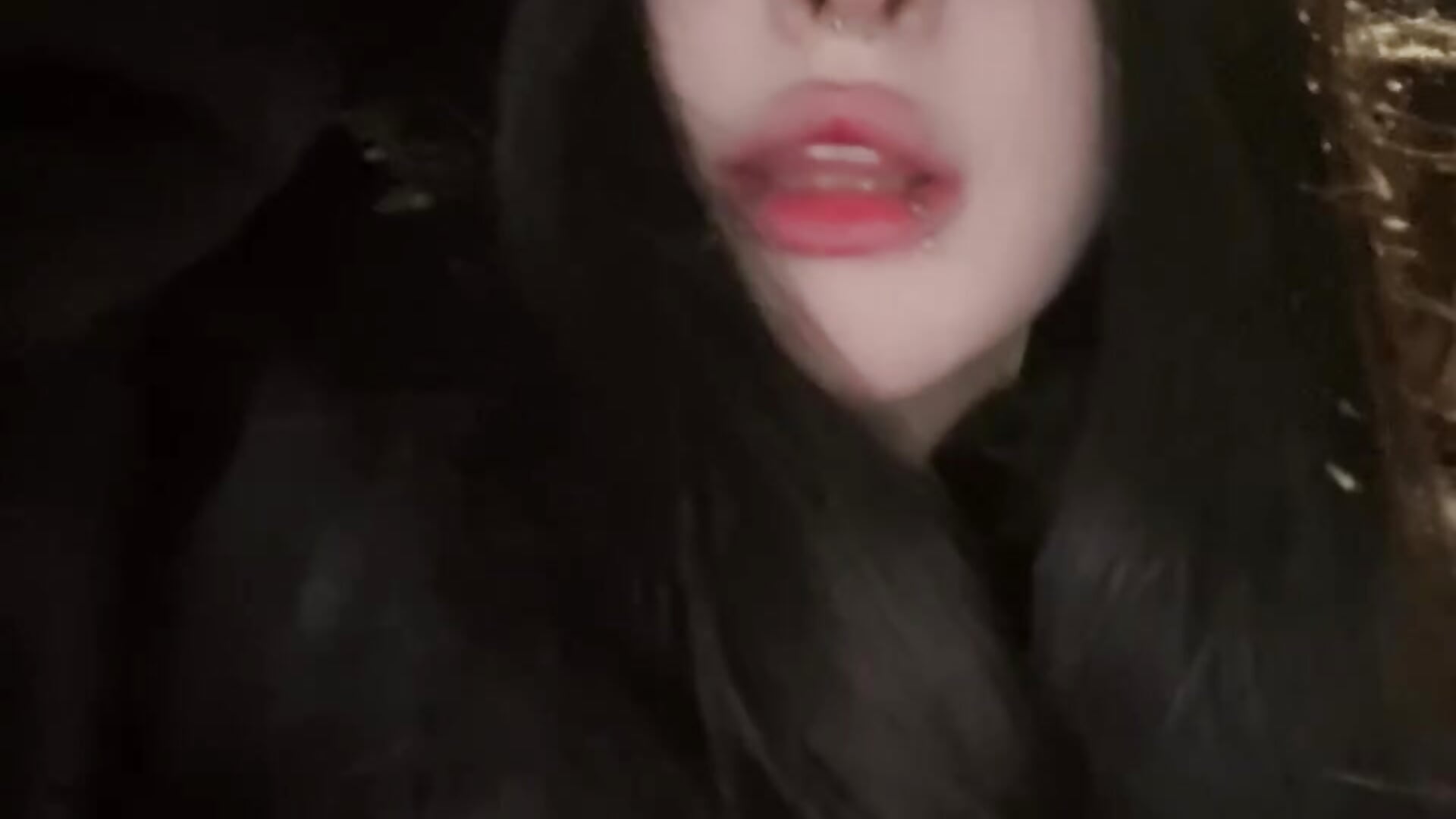 <3