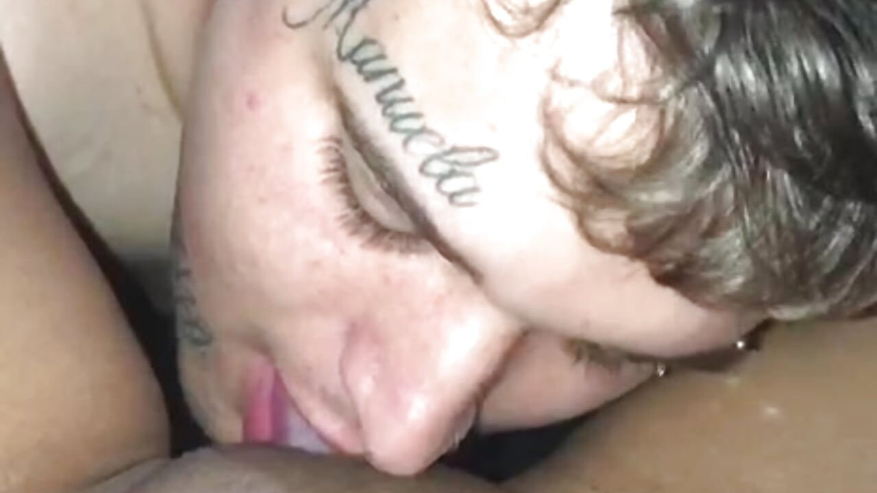 Adonis licks my pussy.💧
