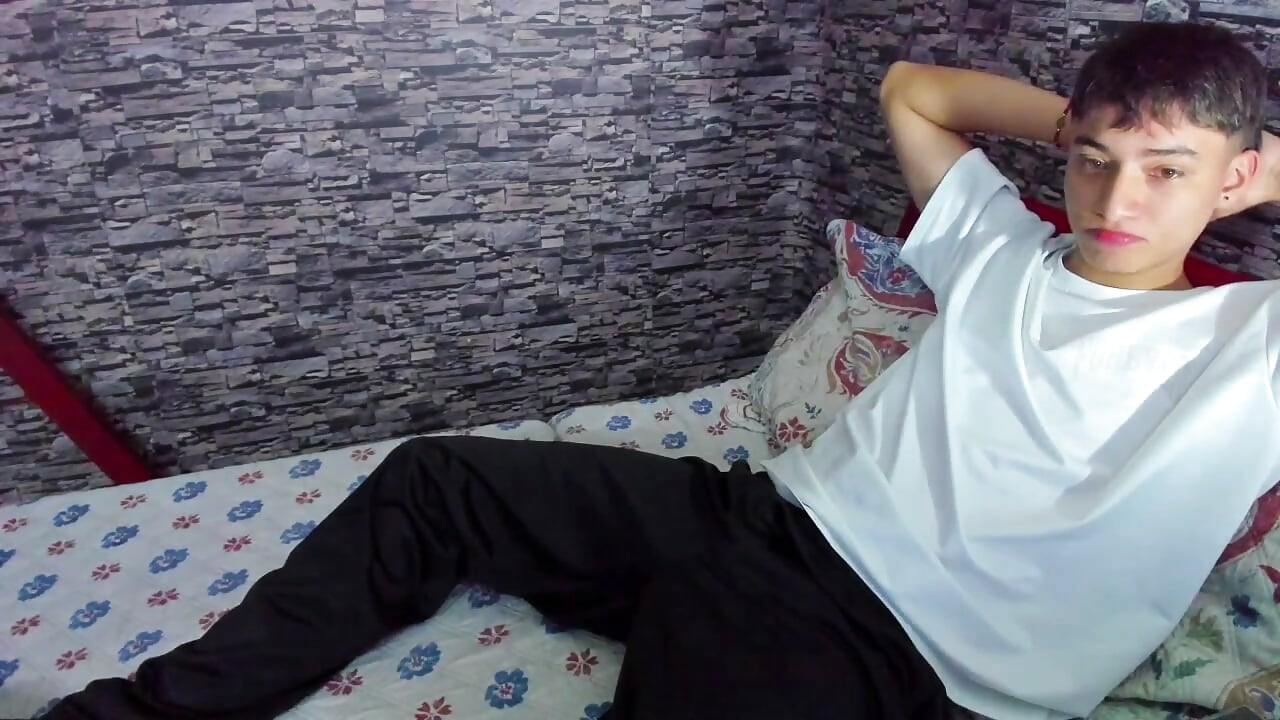 Just me ♥ - vidéo du modèle de showcams Wesley_Boy88