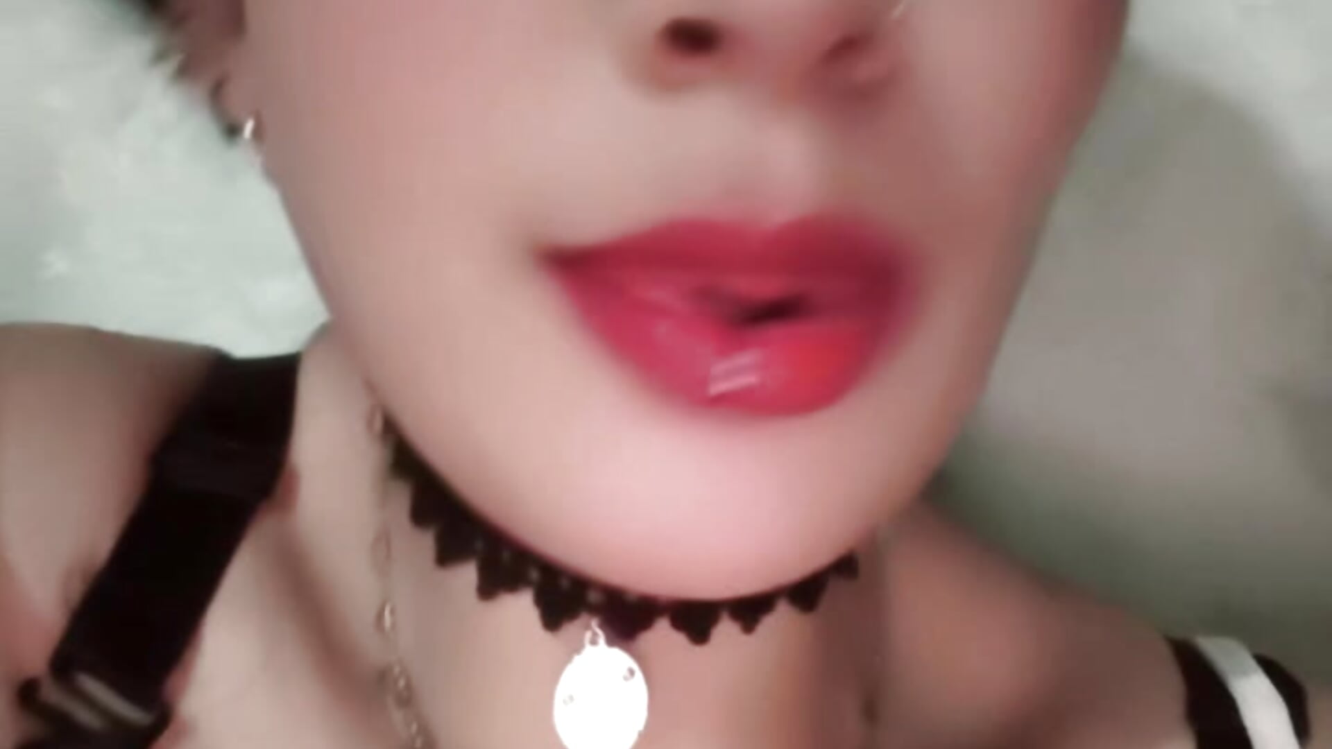 Ignore the music; focus on my piercings. I have them in my ears, too, and in my navel. - 視頻由 princes_fantasy 主播提供