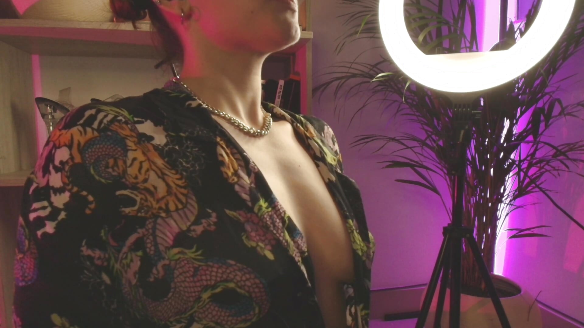 very soft breasts - βίντεο μοντέλου marahotxx