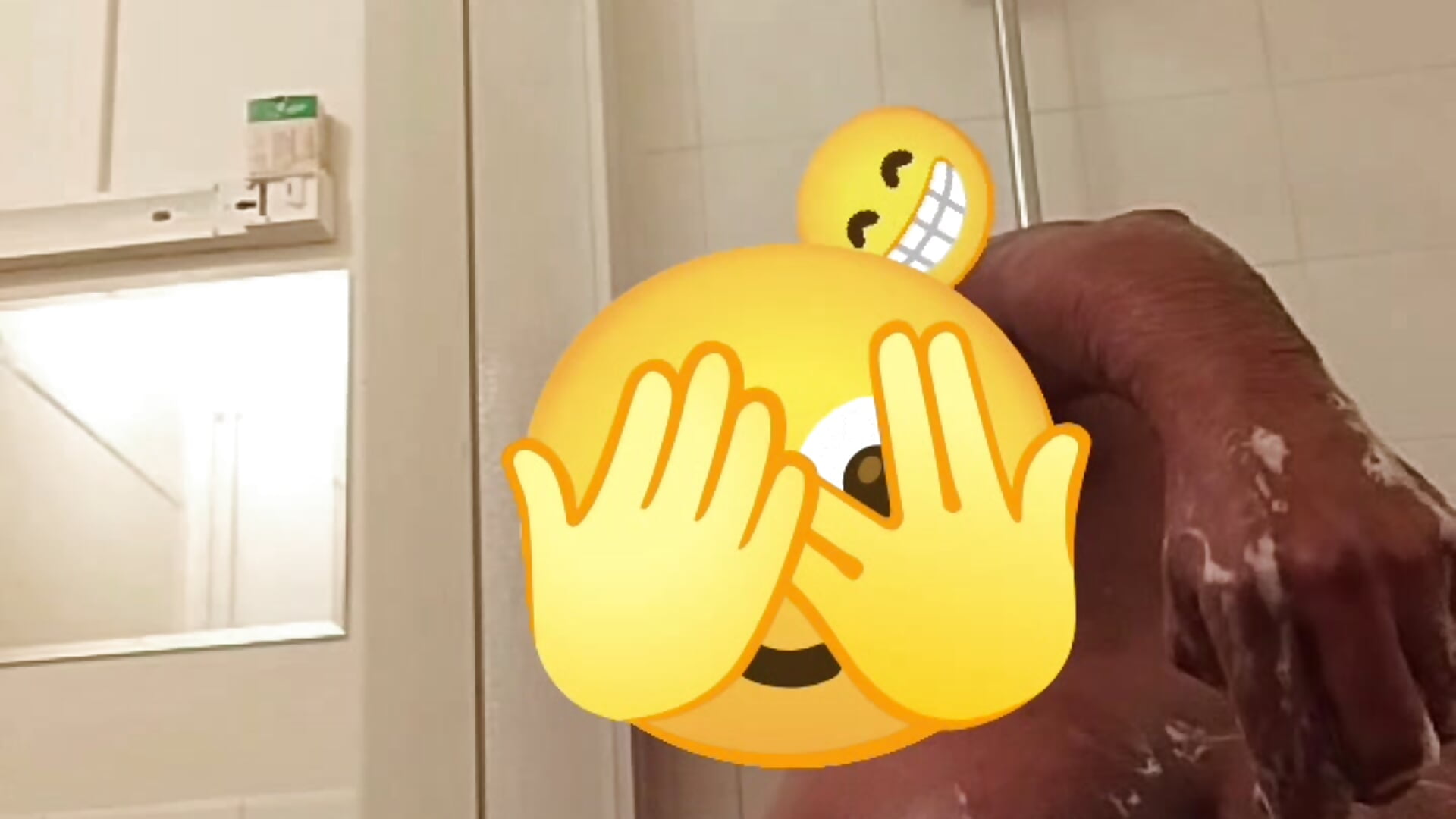 Tuyau douche dans le cul