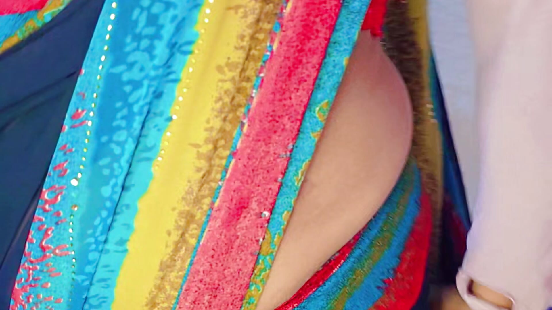 Look - סרטון של Soni-Bhabhi, דוגמן/ית מצלמה