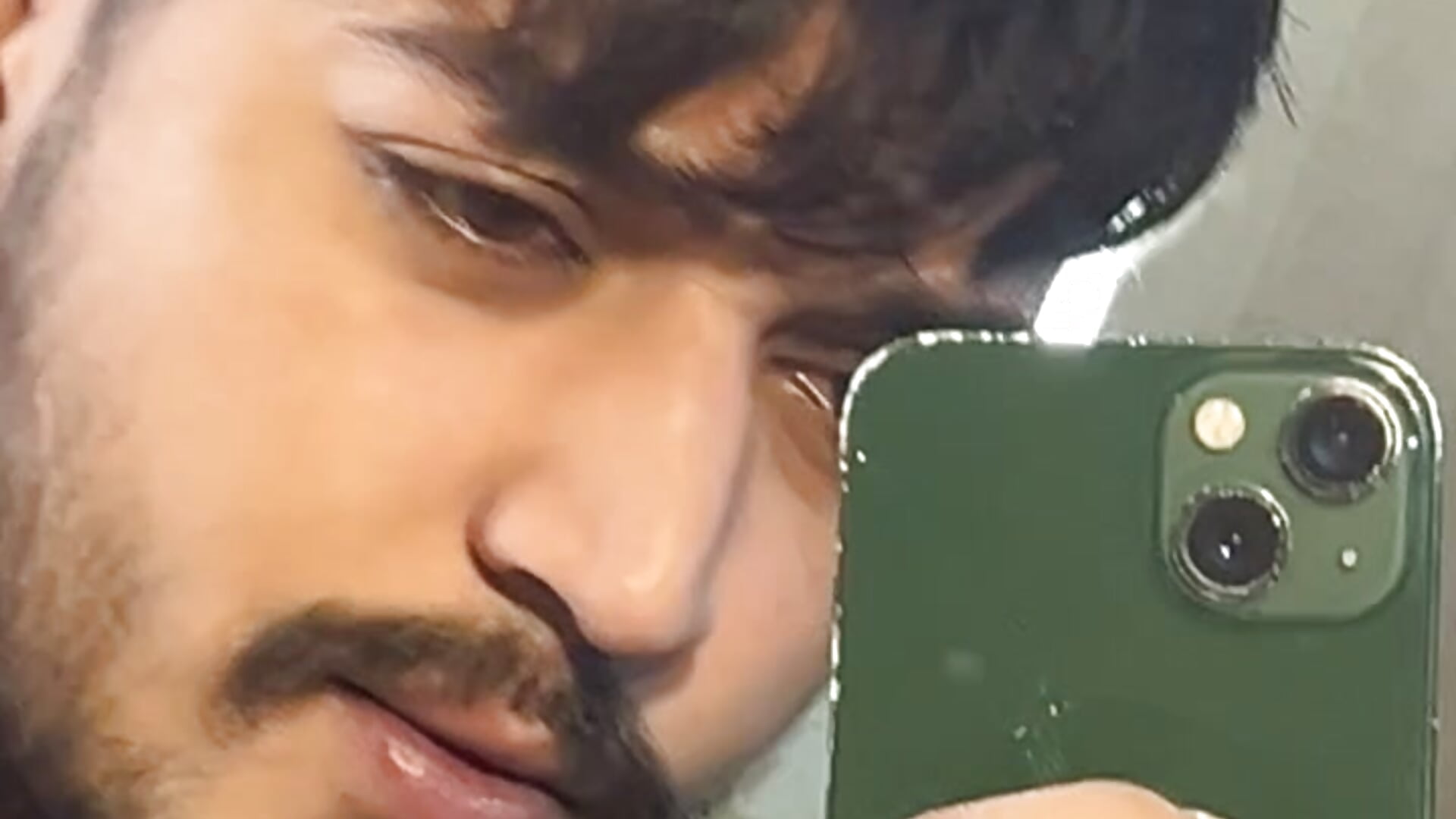 Vídeo em tendência de modelo na câmara hotindianboy_6969 4203