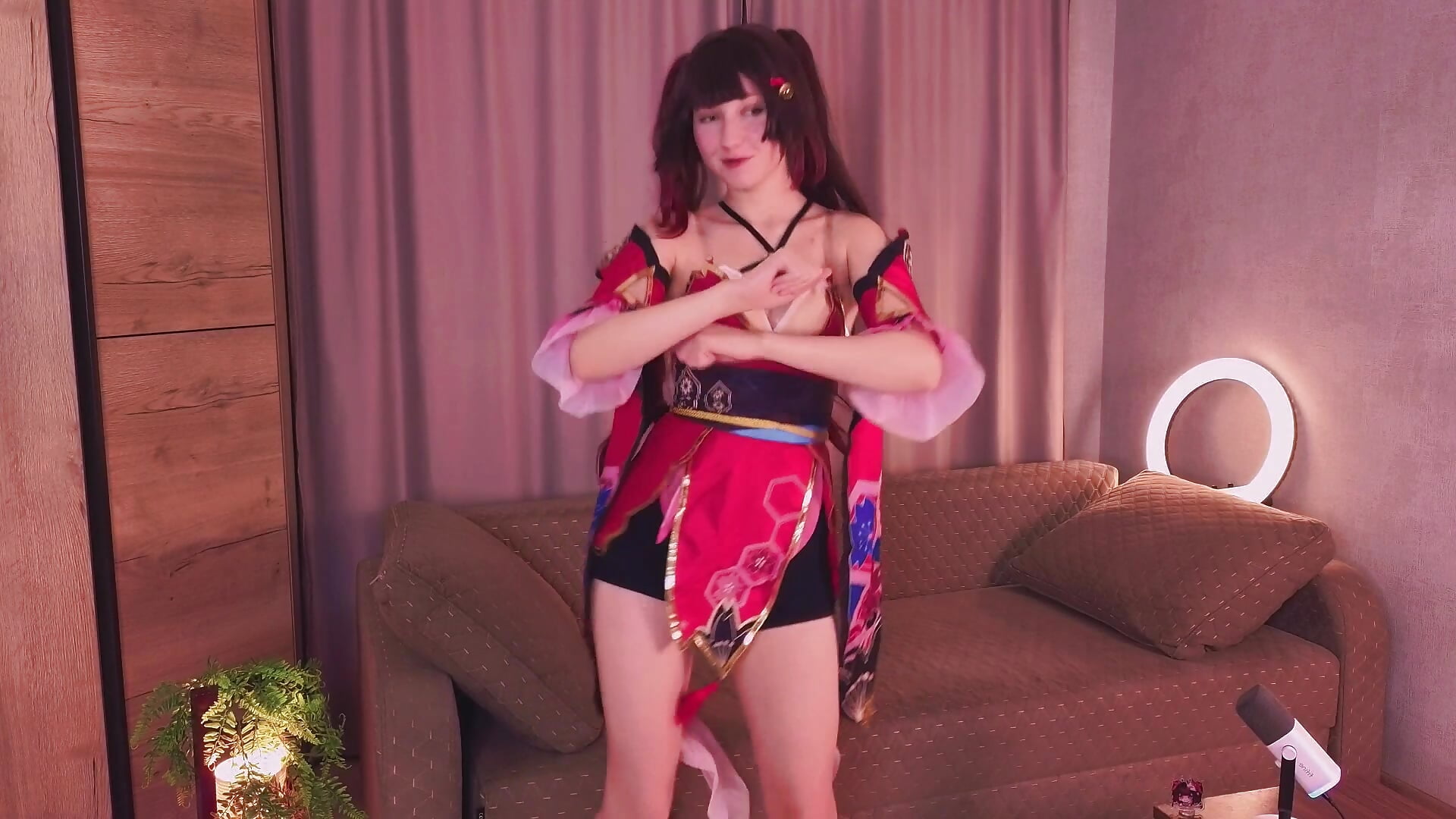 What do you think of my suit?– TaliaVeyne kameramodell videója