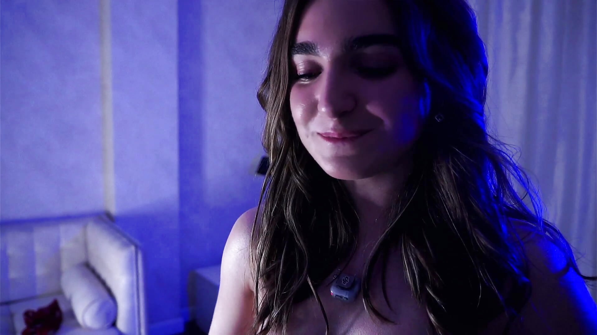 POV: I hold your face and look into your eyes - vídeo de ZyvessiaGlessia modelo de câmara