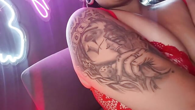 body ema sensual tatuajes - Vídeo de Emmapreston, modelo de vídeos