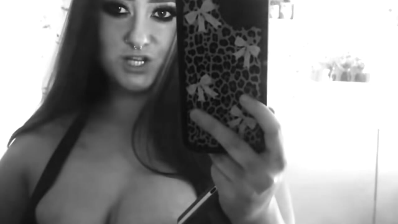 v24044gl0000d6dp3onog65l4g7d9s9g - clip cu eejmm model videochat
