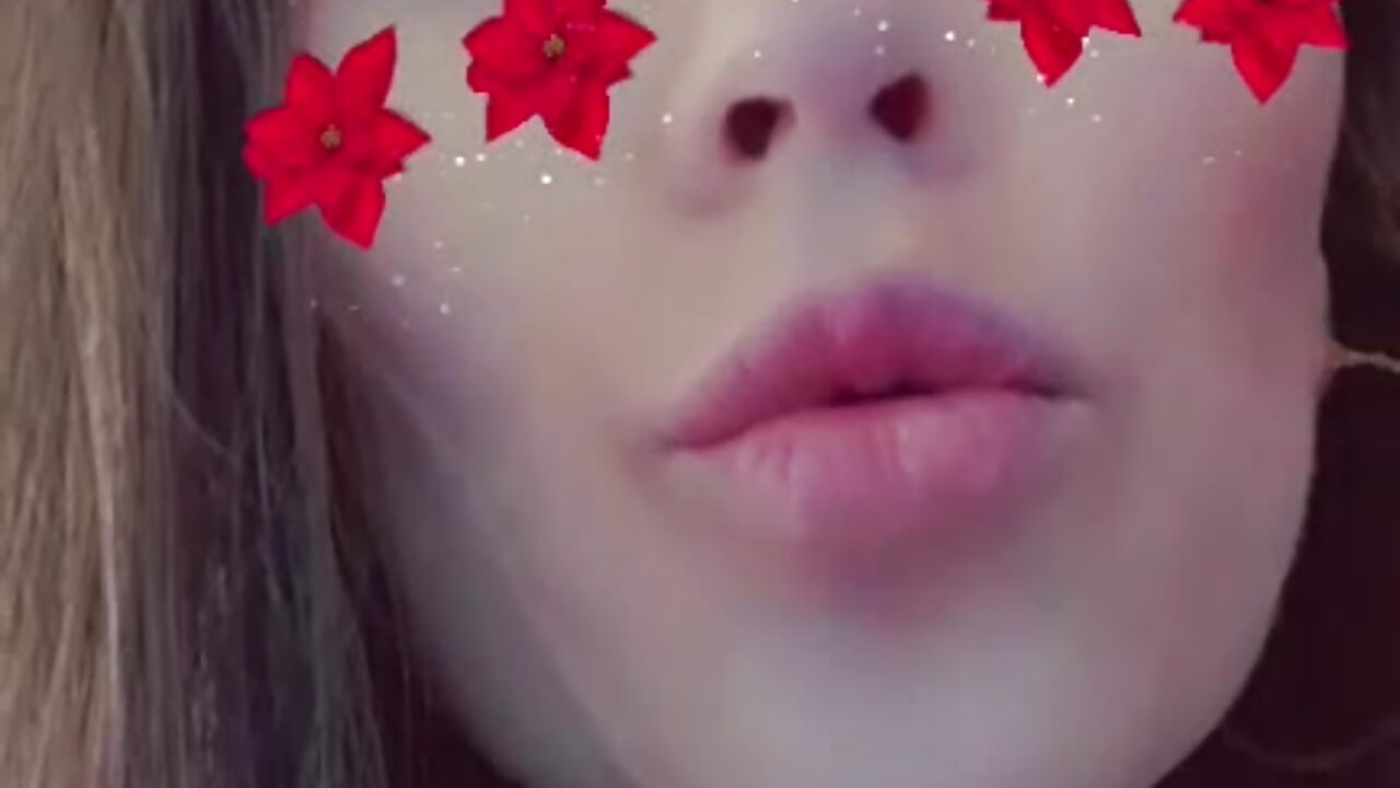 A kiss for you!－カメラキャストのanastasia_doll2の動画