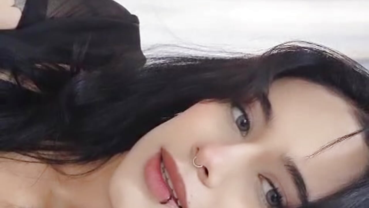 Hi there - clip cu YokoPark model videochat