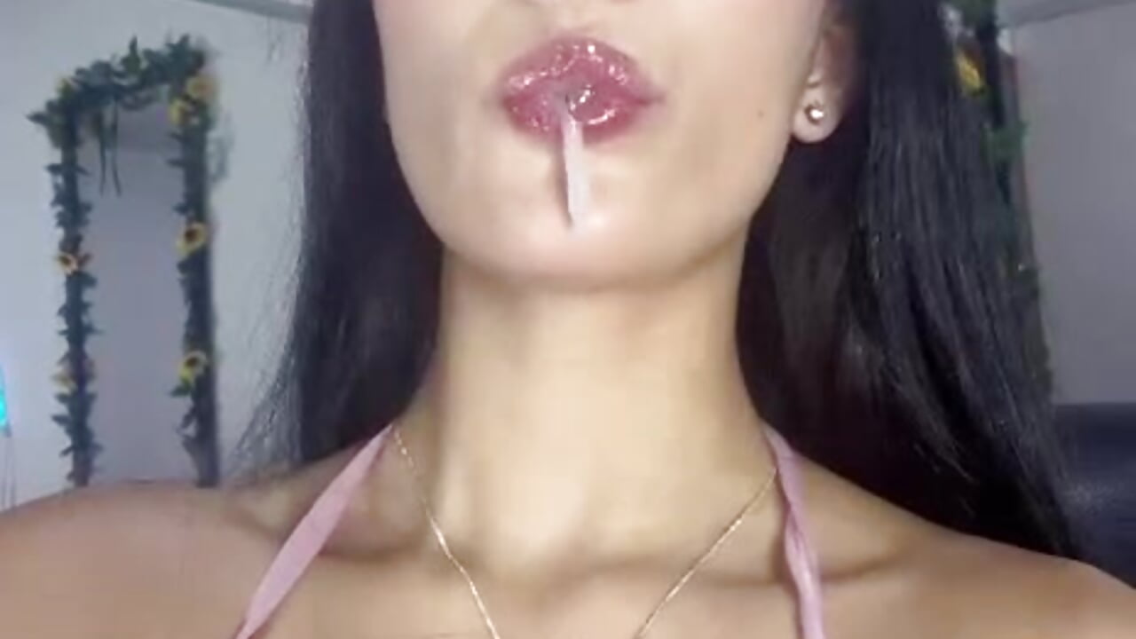 Do you like what you see? 😏💦 - video av mia_rossee111 cam-modell