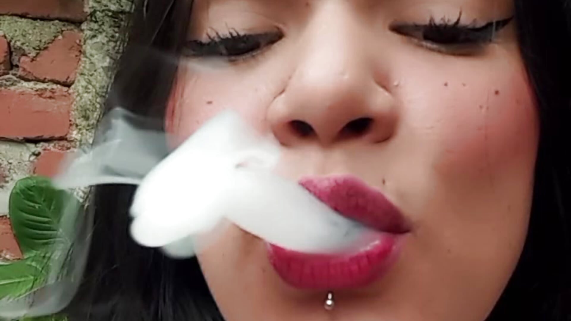 Smoke – video af SaharaCute
