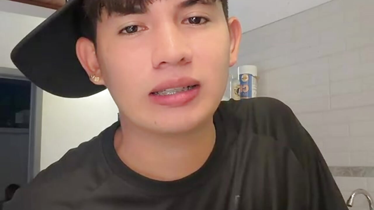 WhatsApp Video 2026-10-15 at 10,01,03 PM - video di alex3 modella di cam